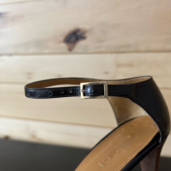 Gucci designer 3” heels, pointed toe, rich brown detailedleather, gold buckles. - Picture 8 of 11